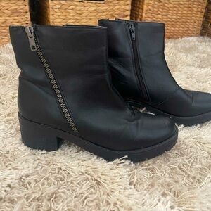 Side zip moto booties